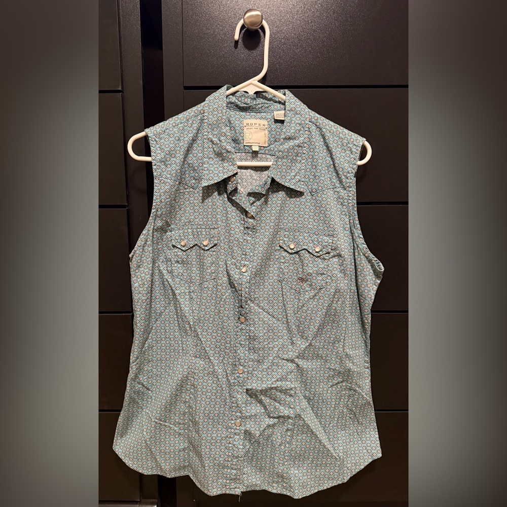 Roper Women’s Sleeveless Button Down Shirt